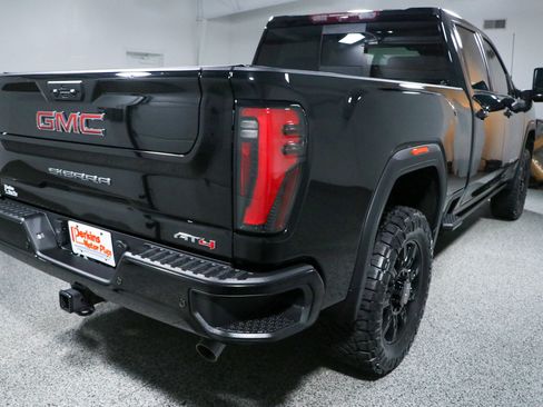 Used 2024 GMC Sierra 2500 AT4 w/ AT4 Premium Plus Package AWD/4WD image 8