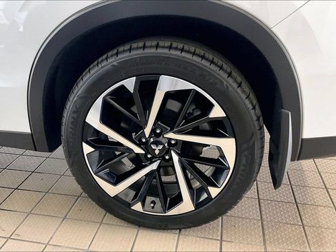 Used 2024 Mitsubishi Outlander SE AWD/4WD image 32