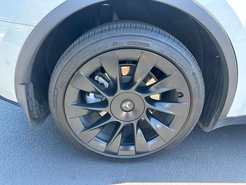 Used 2021 Tesla Model Y Long Range AWD/4WD image 5