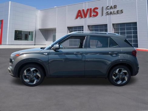 Used 2025 Hyundai Venue SEL FWD image 10