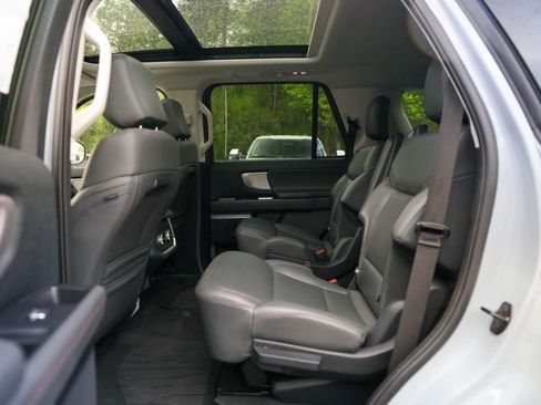 Certified 2025 Ford Expedition Active AWD/4WD image 18