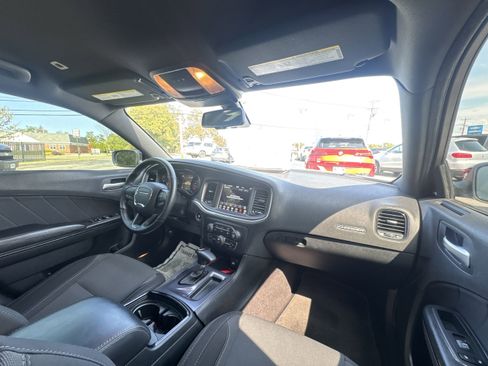 Used 2018 Dodge Charger R/T w/ Blacktop Package image 29