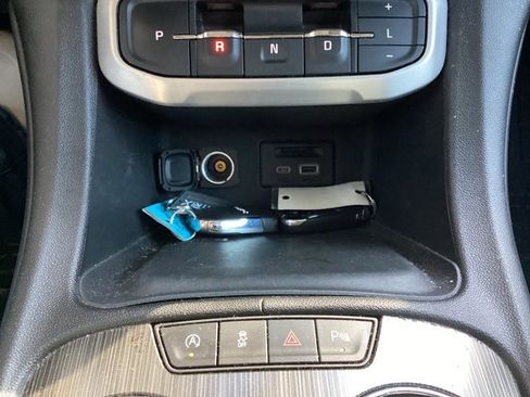 Used 2023 GMC Acadia SLT image 28