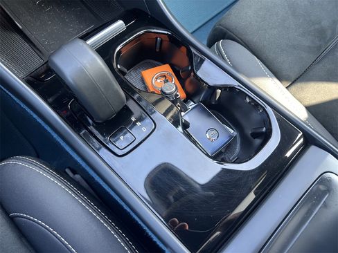 Used 2022 Volvo C40 P8 Recharge Ultimate image 11