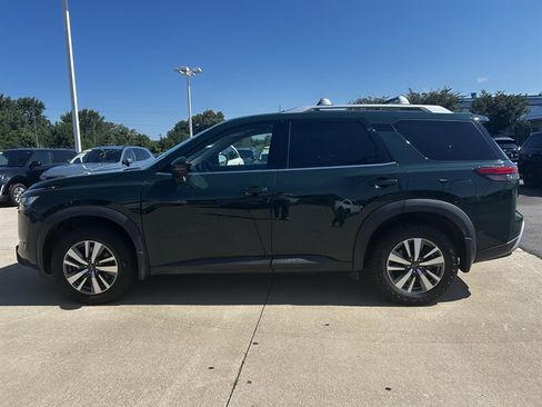 Used 2023 Nissan Pathfinder SL AWD/4WD image 6