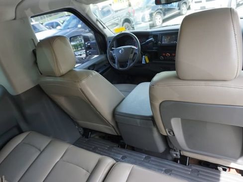 Used 2017 Nissan NV 3500 SL RWD image 18