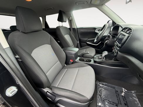 Used 2023 Kia Soul LX w/ LX Technology Package image 19