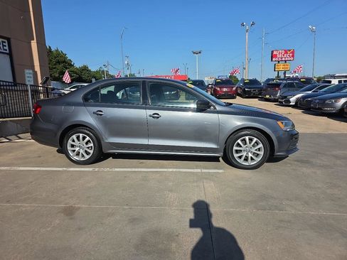 Used 2015 Volkswagen Jetta SE FWD image 4