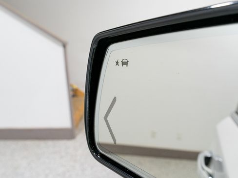 Used 2017 GMC Yukon Denali w/ Open Road Package image 13