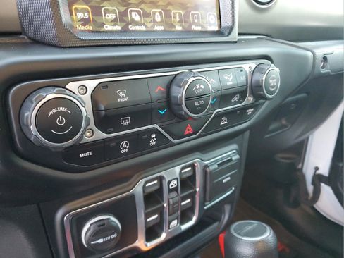 Used 2021 Jeep Gladiator Sport image 22