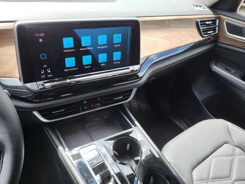 Used 2024 Volkswagen Atlas SE FWD image 26
