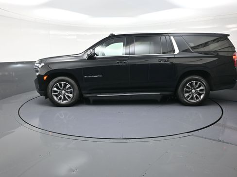 Used 2021 Chevrolet Suburban LT w/ LT Signature Package image 6