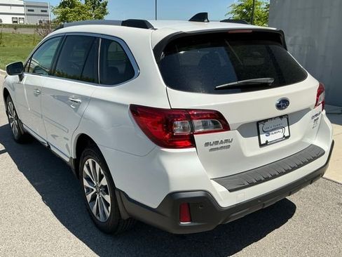 Used 2018 Subaru Outback 3.6R Touring AWD/4WD image 2