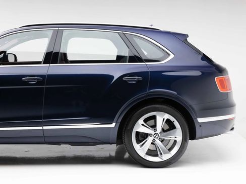 Used 2019 Bentley Bentayga AWD/4WD image 19