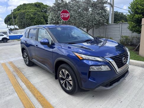Used 2023 Nissan Rogue SV FWD image 3
