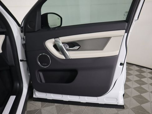 Certified 2025 Land Rover Discovery Sport Dynamic SE AWD/4WD image 27