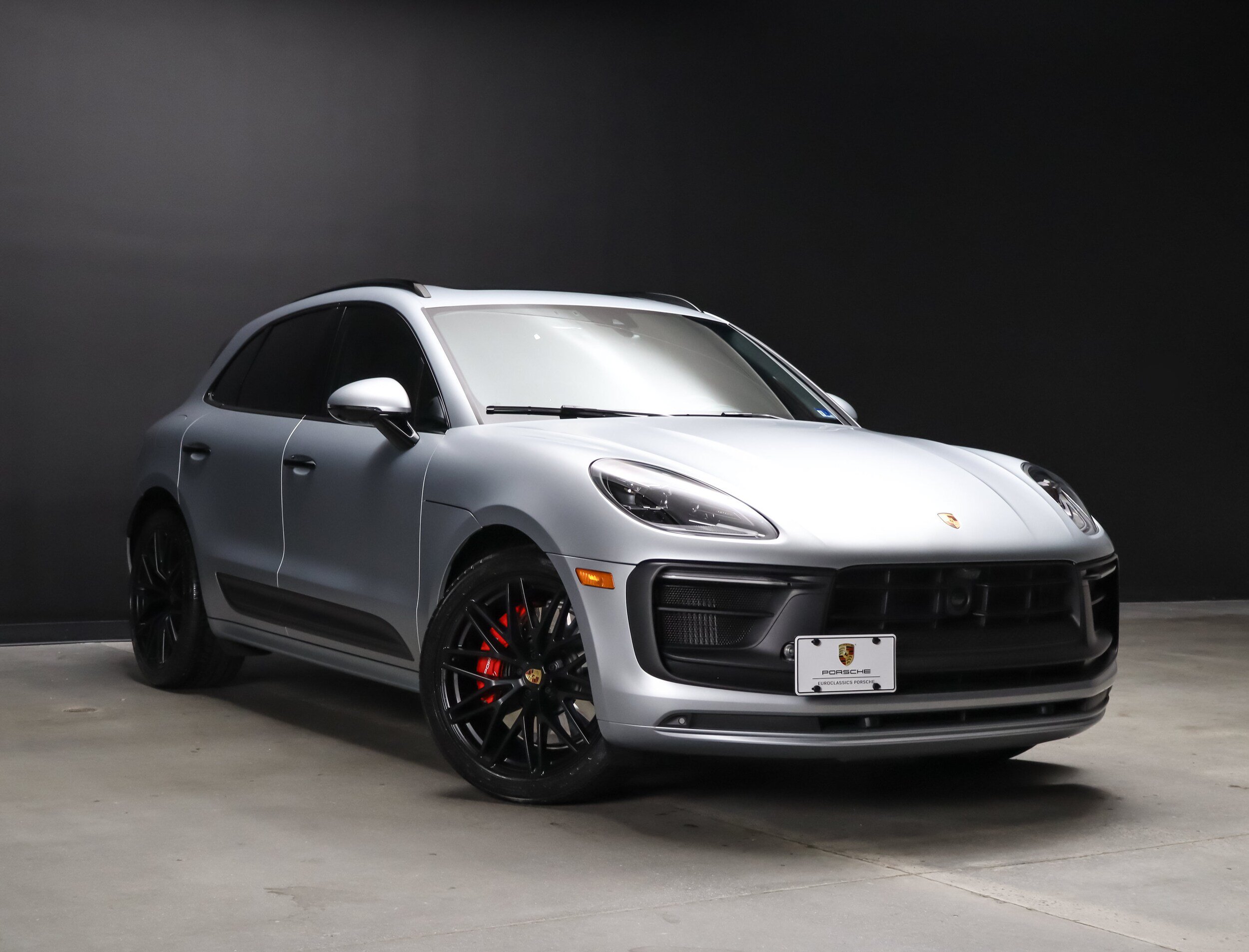 Certified 2025 Porsche Macan GTS AWD/4WD image 3