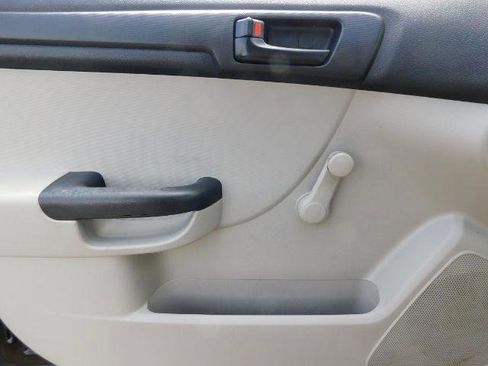 Used 2010 Kia Forte LX w/ Convenience Pkg image 11