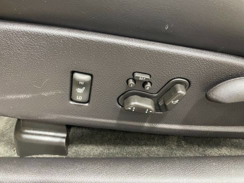 Used 2004 Chevrolet SSR w/ Preferred Equipment Group image 17