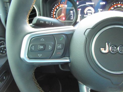 Used 2025 Jeep Wrangler Unlimited Sahara w/ Technology Group AWD/4WD image 22