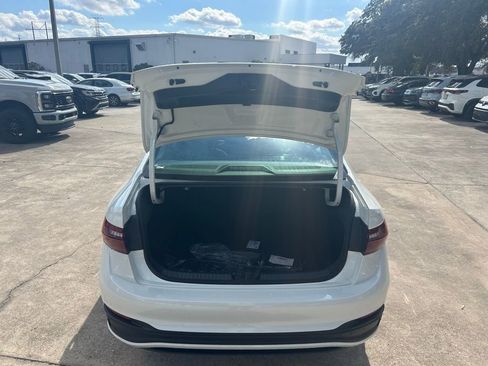 Used 2025 Volkswagen Jetta SE w/ Sunroof Package image 43