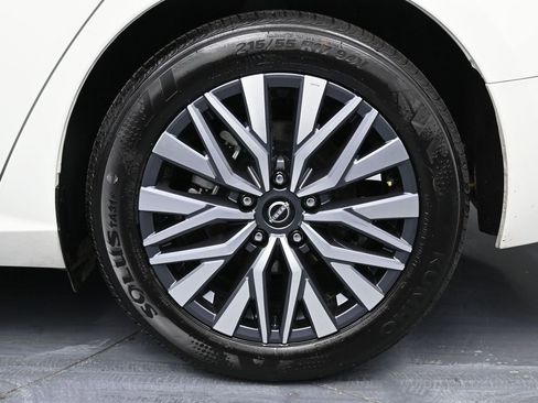 Used 2025 Nissan Altima 2.5 SV image 12