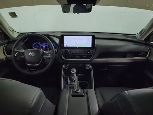 Used 2025 Toyota Grand Highlander AWD image 28