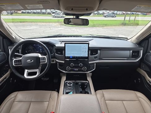 Used 2024 Ford Expedition Max XLT RWD image 3
