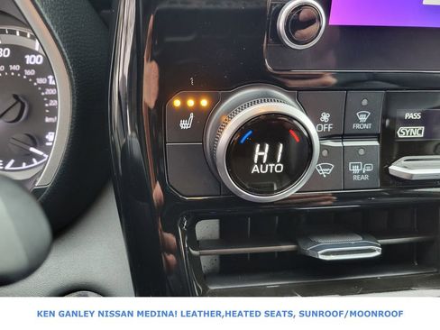 Used 2023 Toyota Highlander L image 28