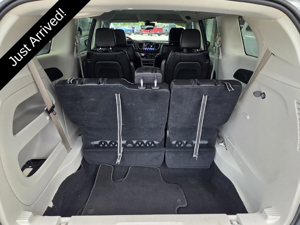 Certified 2024 Chrysler Pacifica Touring-L FWD image 12