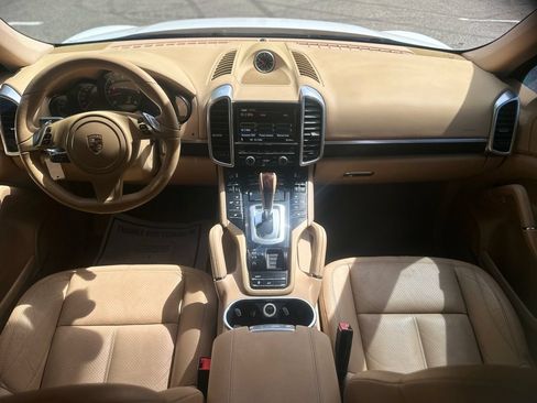 Used 2013 Porsche Cayenne Diesel AWD/4WD image 25