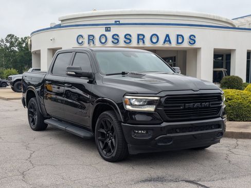 Used 2022 RAM 1500 Laramie AWD/4WD image 1