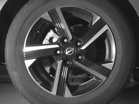 Used 2025 Nissan Sentra SV FWD image 18