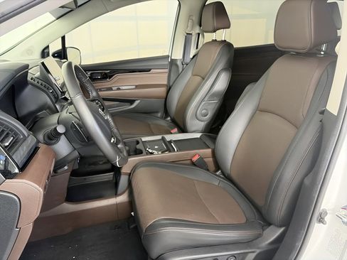 Used 2025 Honda Odyssey Elite image 11