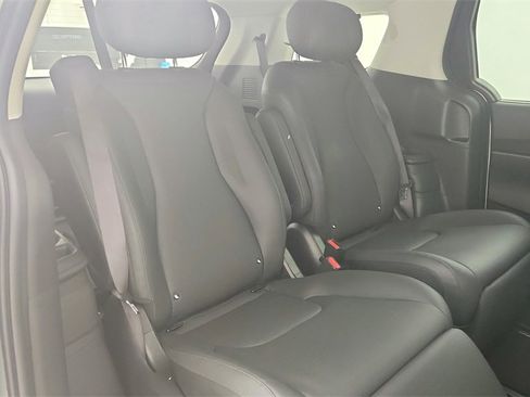 Used 2025 Kia Carnival SX Prestige image 37