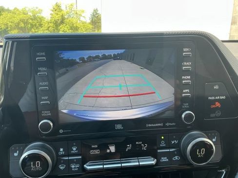 Used 2021 Toyota Highlander XSE AWD/4WD image 6