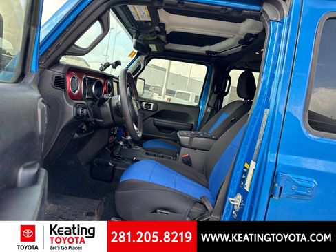 Used 2023 Jeep Gladiator Rubicon w/ Cold Weather Group AWD/4WD image 16