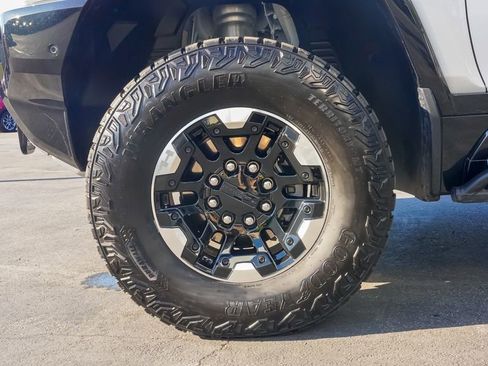 Used 2025 GMC Hummer EV 2X w/ Extreme Off-Road Package image 12