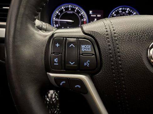 Used 2019 Toyota Highlander Limited image 11