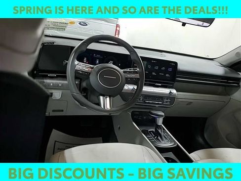 Used 2025 Hyundai Kona SEL image 12