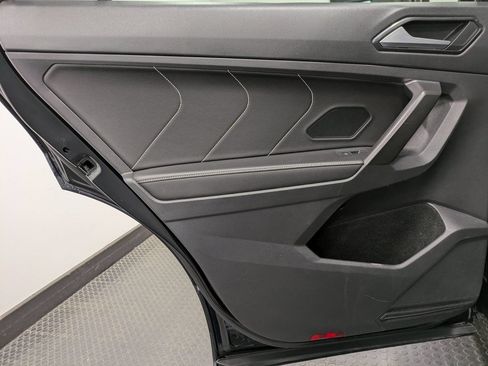Used 2022 Volkswagen Tiguan SE w/ Panoramic Sunroof Package AWD/4WD image 22
