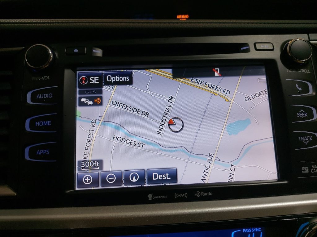 Used 2019 Toyota Highlander XLE FWD image 23
