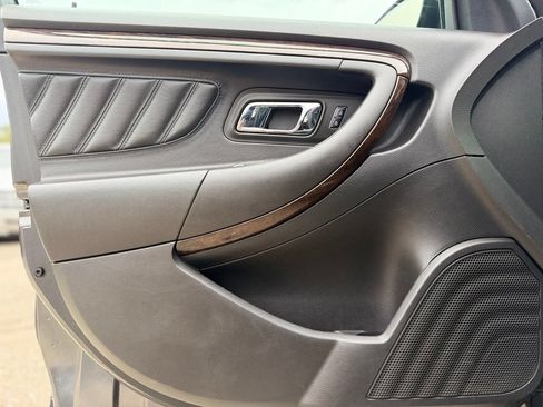 Used 2017 Ford Taurus Limited FWD image 10