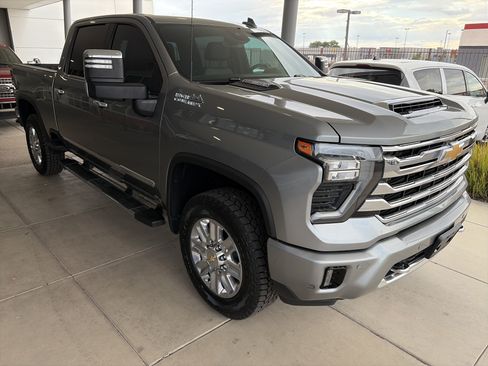 Used 2024 Chevrolet Silverado 3500 High Country w/ Technology Package AWD/4WD image 3