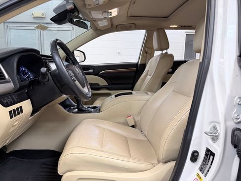 Used 2019 Toyota Highlander Limited FWD image 14