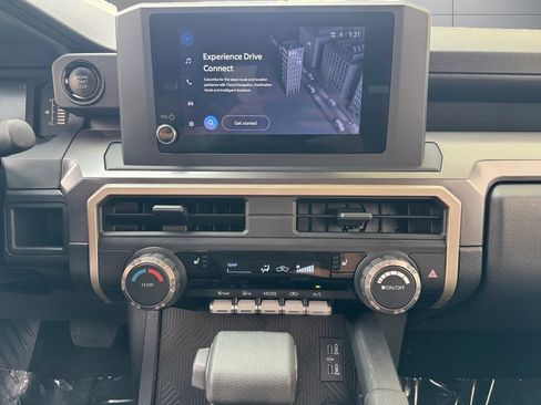 Certified 2025 Toyota Tacoma SR5 AWD/4WD image 15