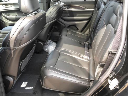 New 2025 Jeep Grand Cherokee Limited w/ Luxury Tech Group II image 16