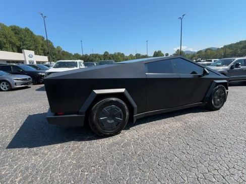 Used 2025 Tesla Cybertruck AWD Crew Cab image 3