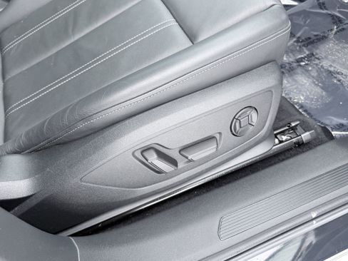 Used 2023 Audi Q4 e-tron Premium Plus w/ Premium Plus image 12