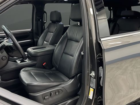 Used 2021 Chevrolet Tahoe LT w/ LT Signature Package AWD/4WD image 9